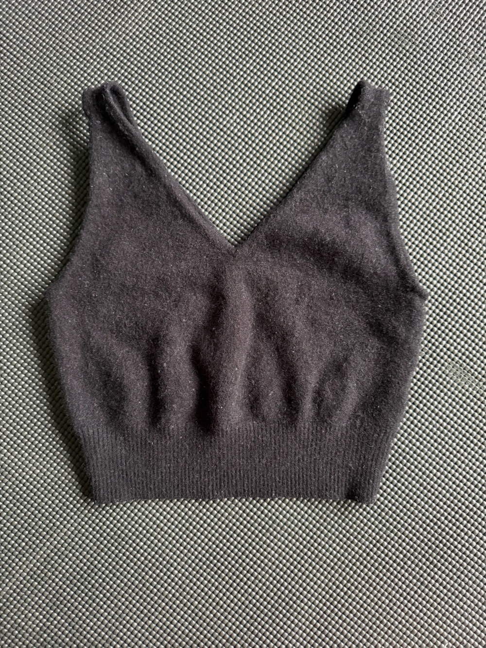 Quince Cashmere Black V‑Neck Knit Crop Tank